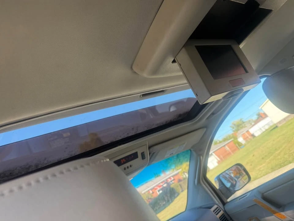 2005 Infiniti QX80 - Image 15 of 16
