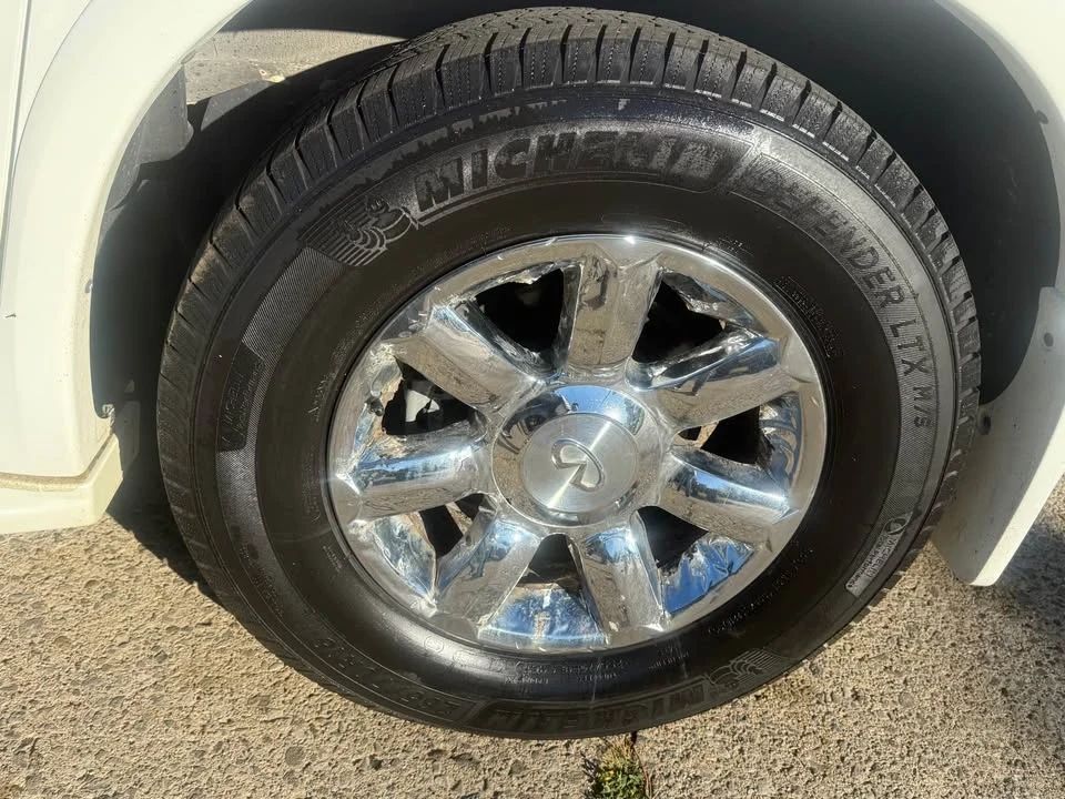 2005 Infiniti QX80 - Image 9 of 16