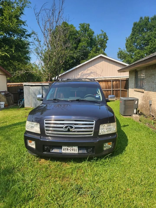2005 Infiniti QX80 - Image 2 of 3