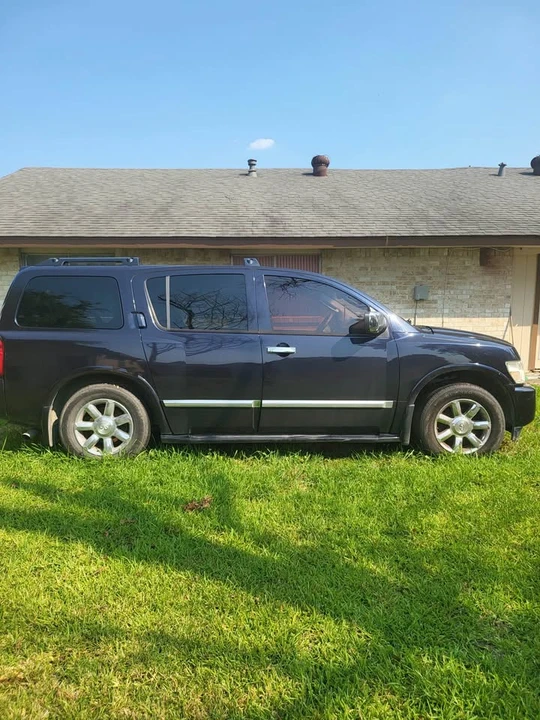 2005 Infiniti QX80 - Image 3 of 3