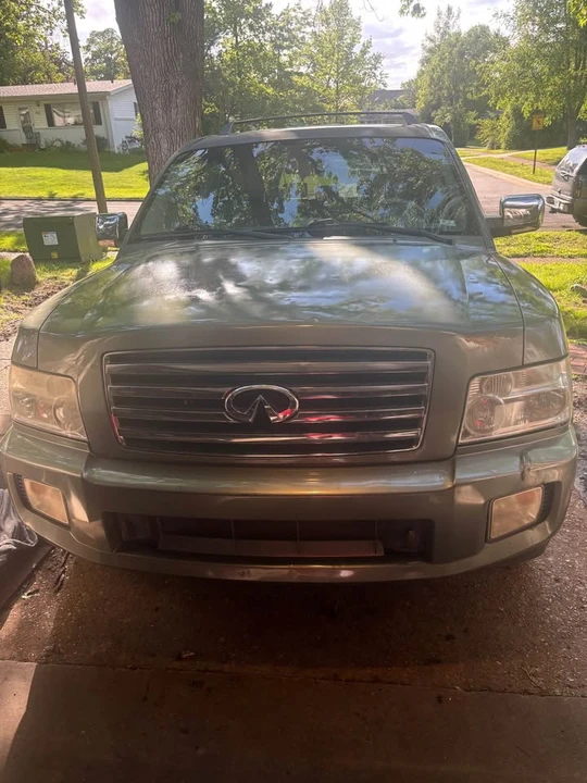 2005 Infiniti QX80 - Image 2 of 6
