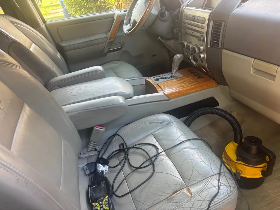 2005 Infiniti QX80 - Image 5 of 6