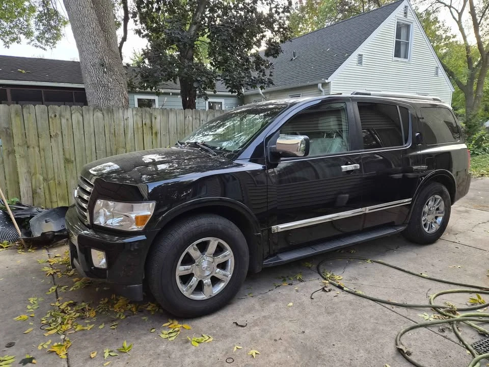 2005 Infiniti QX80 - Image 2 of 3