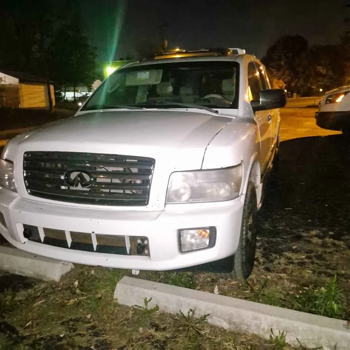 2005 Infiniti QX80 - Image 2 of 2
