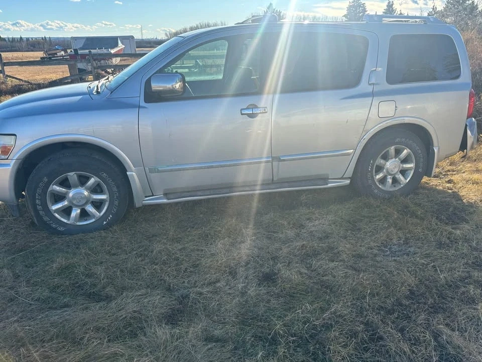 2005 Infiniti QX80 - Image 2 of 7
