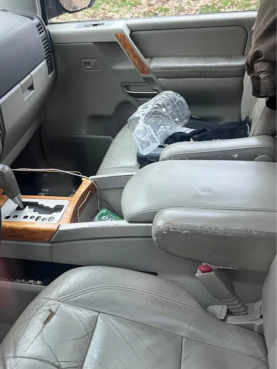 2005 Infiniti QX80 - Image 3 of 3