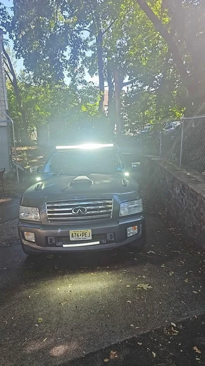 2005 Infiniti QX80 - Image 2 of 2