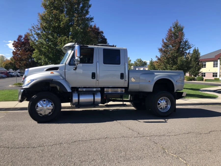 2005 International Harvester XT - Image 2 of 6