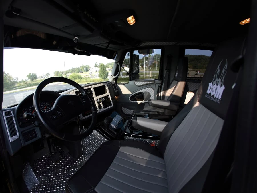 2005 International Harvester XT - Image 3 of 7