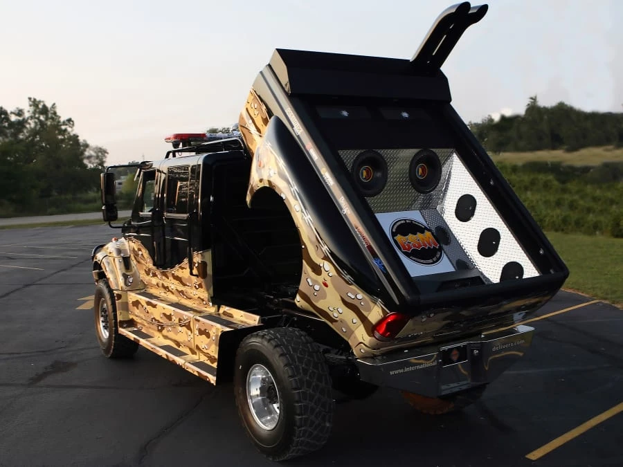 2005 International Harvester XT - Image 6 of 7
