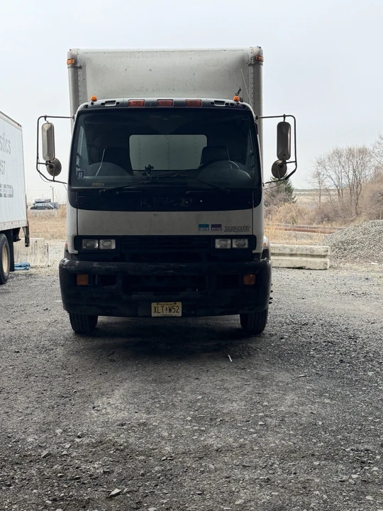 2005 Isuzu Elf - Image 2 of 5