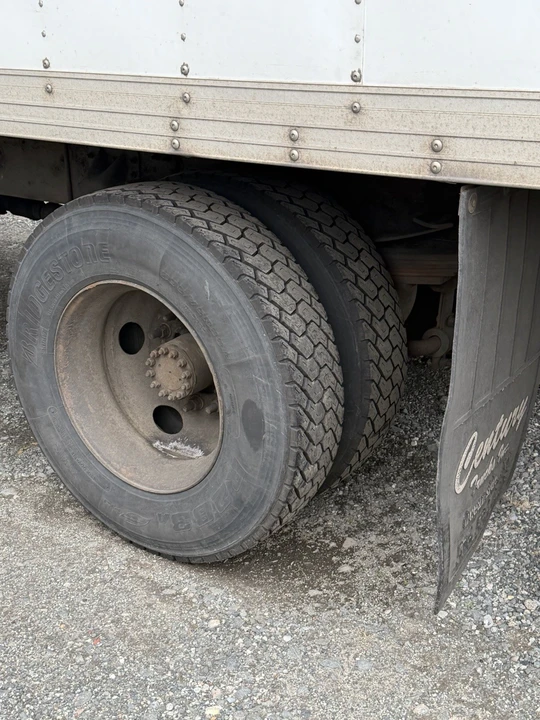 2005 Isuzu Elf - Image 5 of 5
