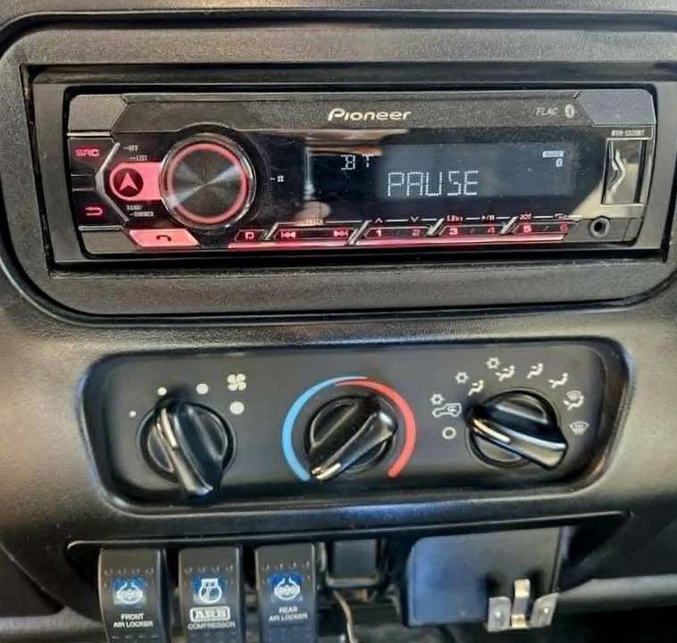2005 Jeep TJ Wrangler - Image 17 of 23