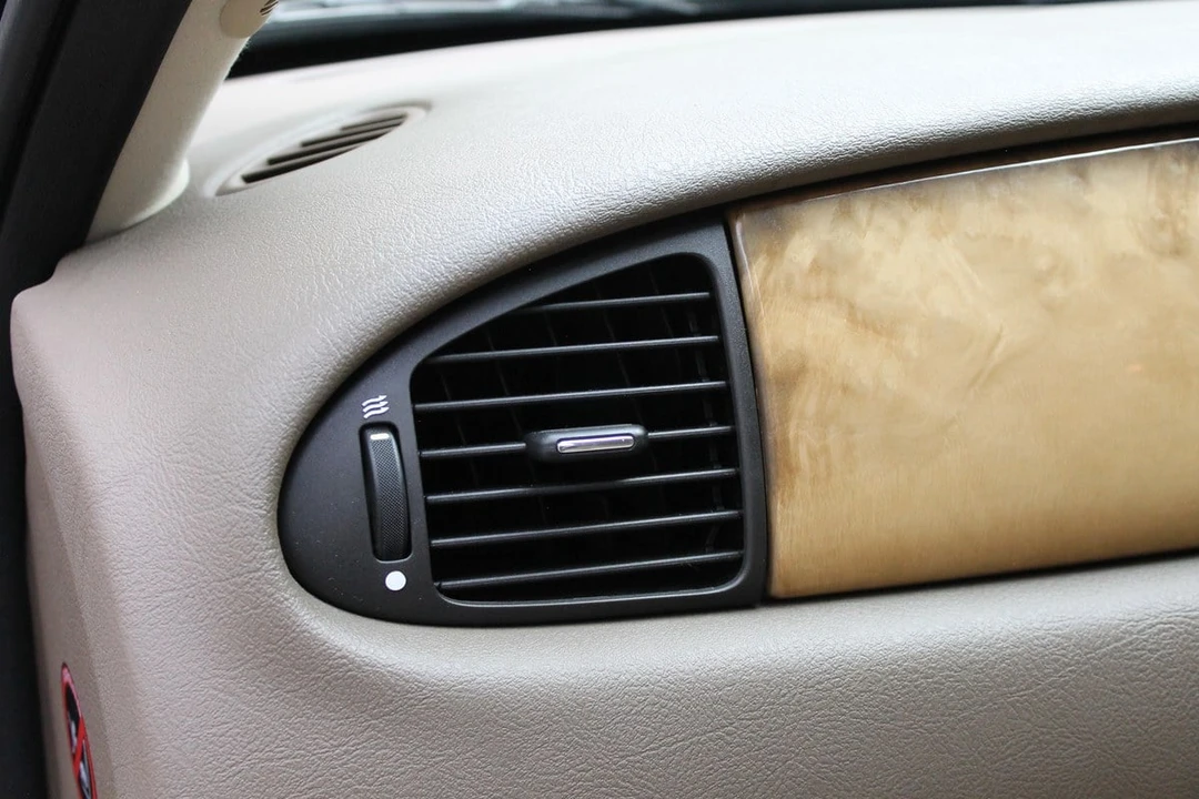 2005 Jaguar S-Type 2nd Gen - Image 27 of 30