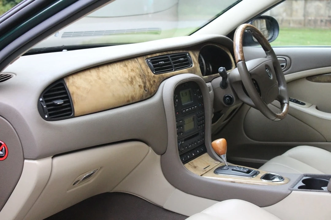 2005 Jaguar S-Type 2nd Gen - Image 16 of 30