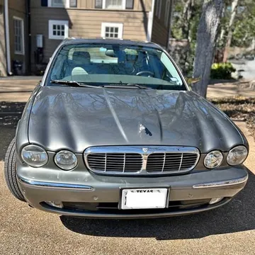 2005 Jaguar XJ XJ8 L Sedan 4D