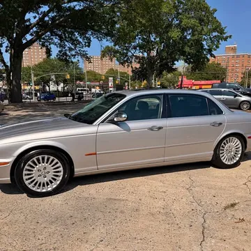 2005 Jaguar XJ XJ8 Vanden Plas Sedan 4D