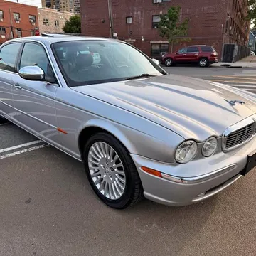 2005 Jaguar XJ XJ8 Vanden Plas Sedan 4D