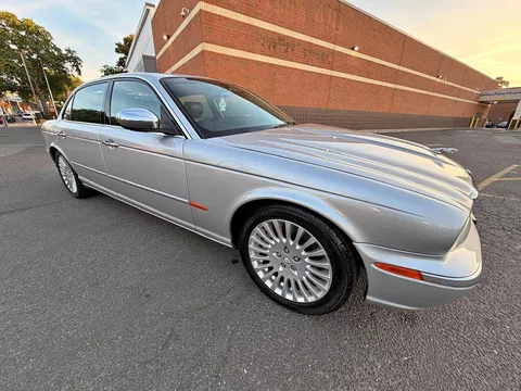 2005 Jaguar XJ XJ8 Vanden Plas Sedan 4D