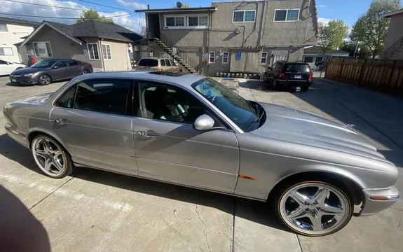 2005 Jaguar XJ8 L Sedan