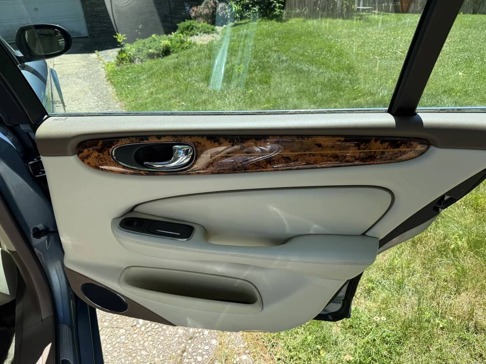 2005 Jaguar X100 XK8 - Image 9 of 10