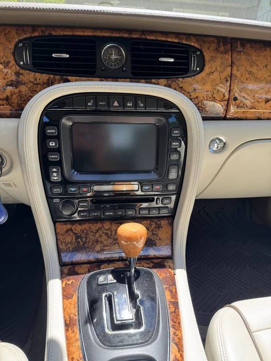 2005 Jaguar X100 XK8 - Image 4 of 10