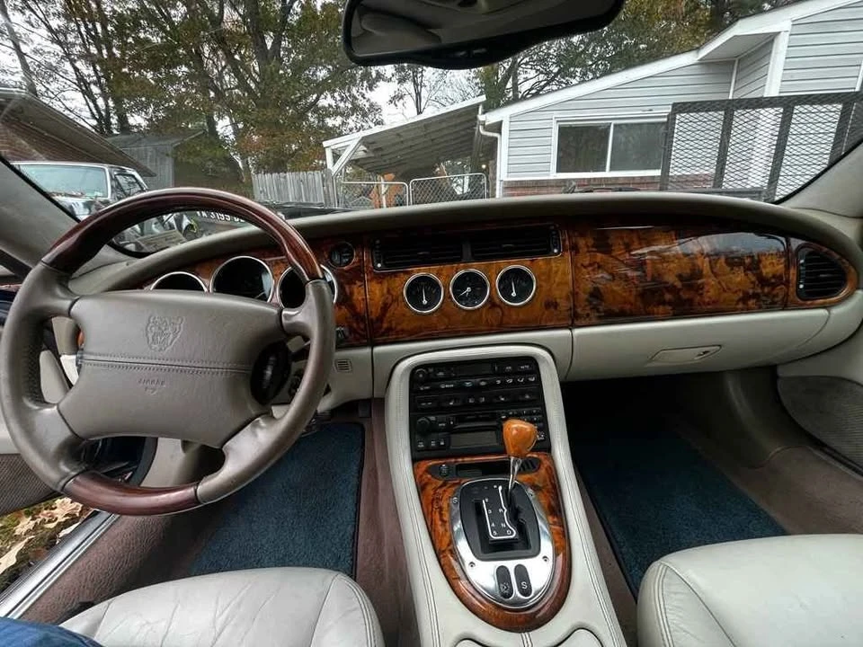 2005 Jaguar - Image 10 of 12