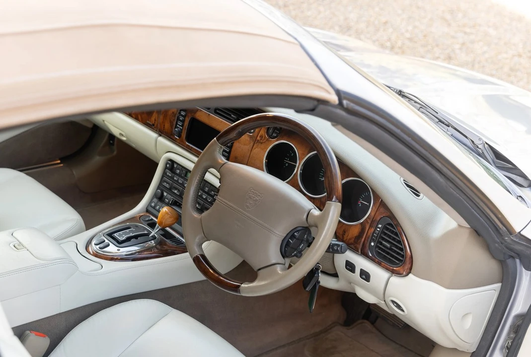 2005 Jaguar X100 XK8 - Image 17 of 30