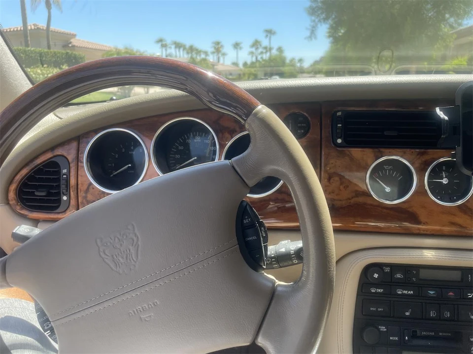 2005 Jaguar X100 XK8 - Image 16 of 23