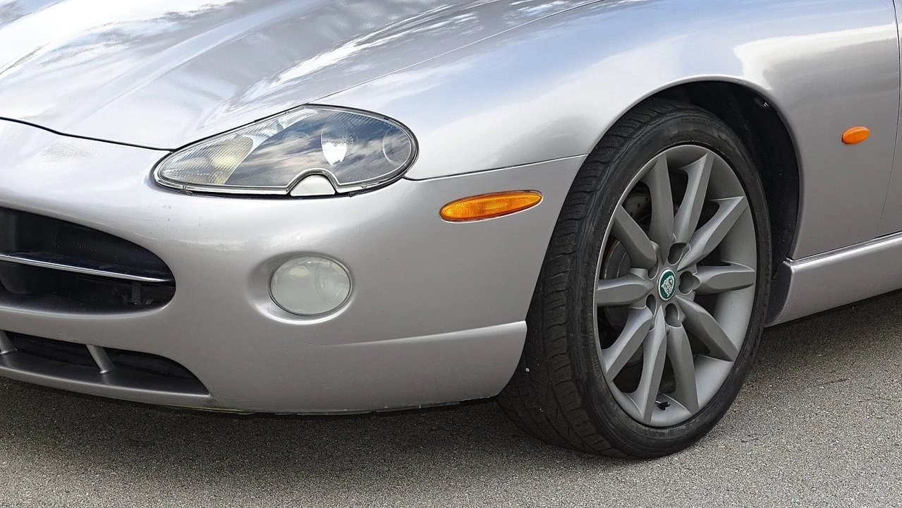 2005 Jaguar X100 XK8 - Image 11 of 24