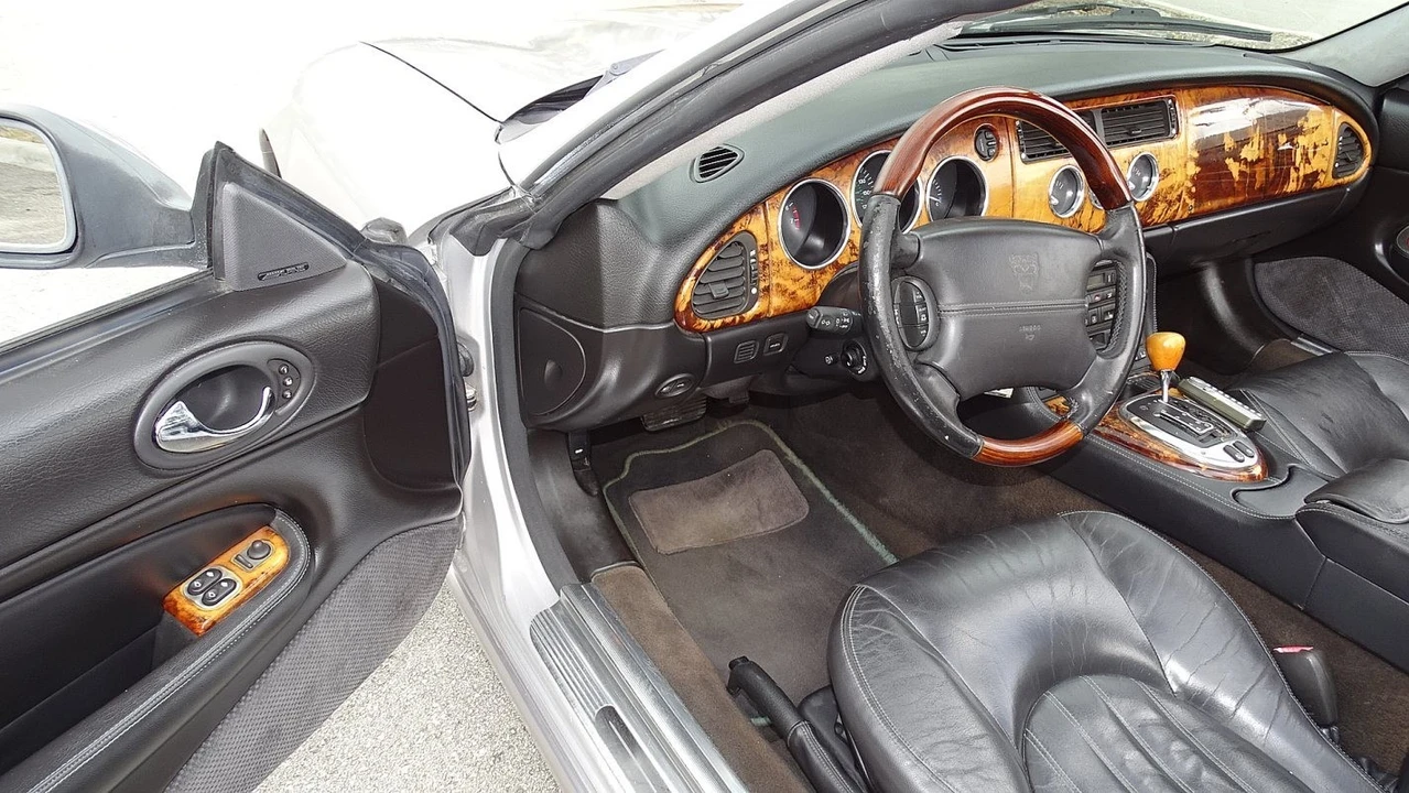2005 Jaguar X100 XK8 - Image 19 of 24