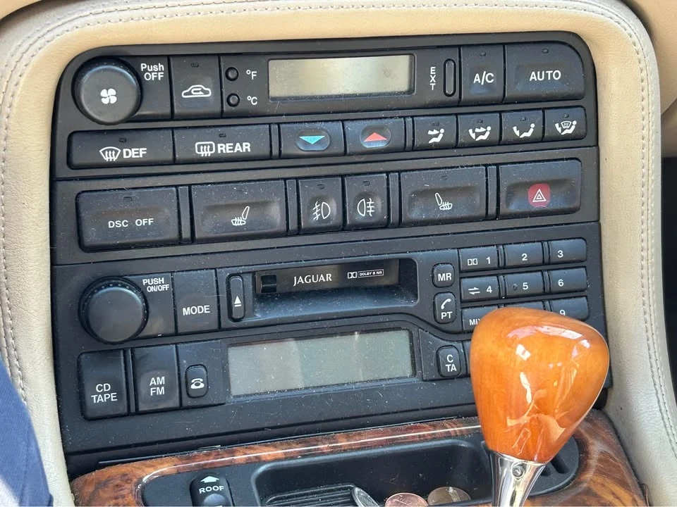 2005 Jaguar X100 XK8 - Image 12 of 18
