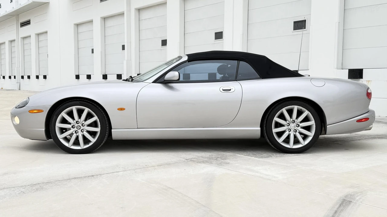 2005 Jaguar X100 XK8 - Image 18 of 31