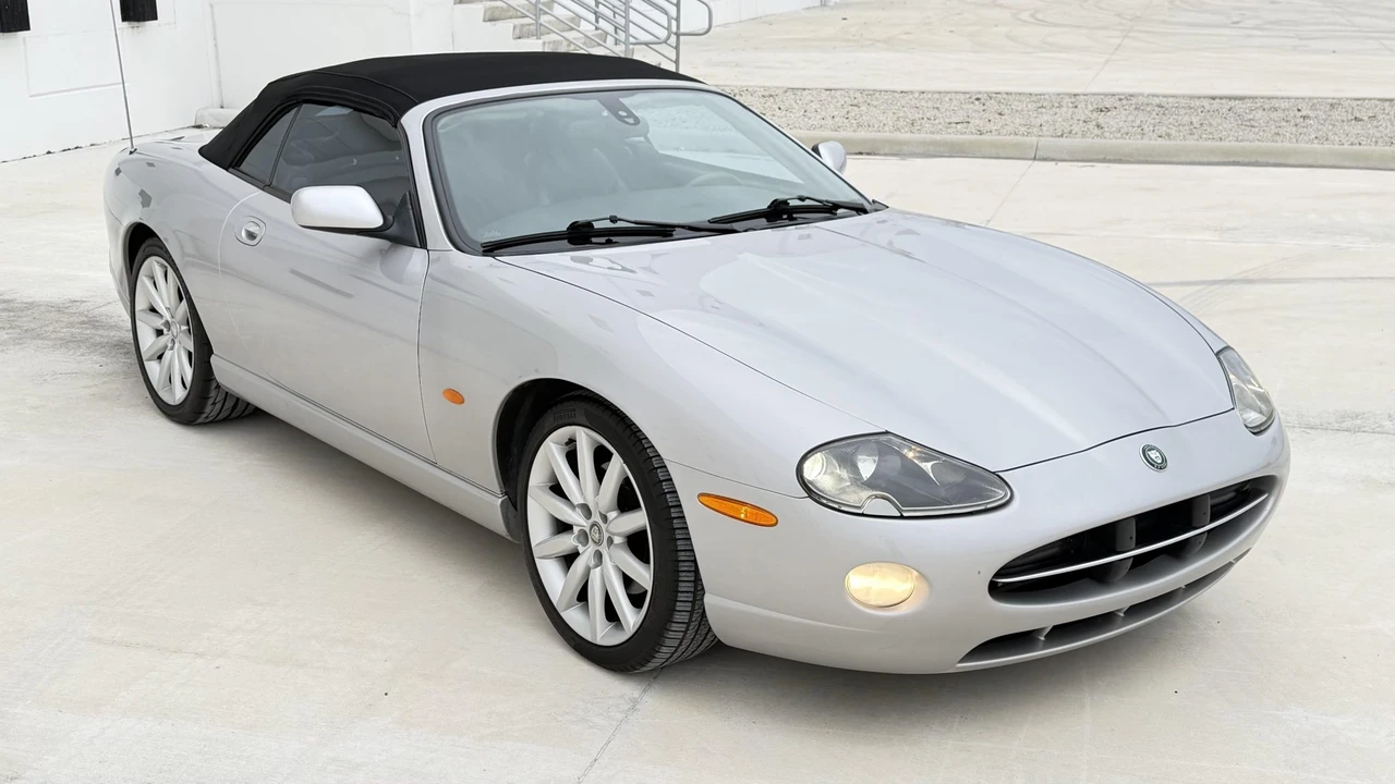 2005 Jaguar X100 XK8 - Image 15 of 31