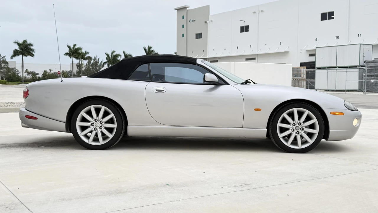 2005 Jaguar X100 XK8 - Image 16 of 31