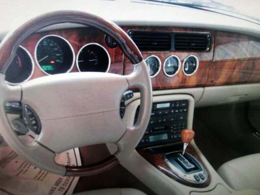 2005 Jaguar X100 XK8 - Image 4 of 7
