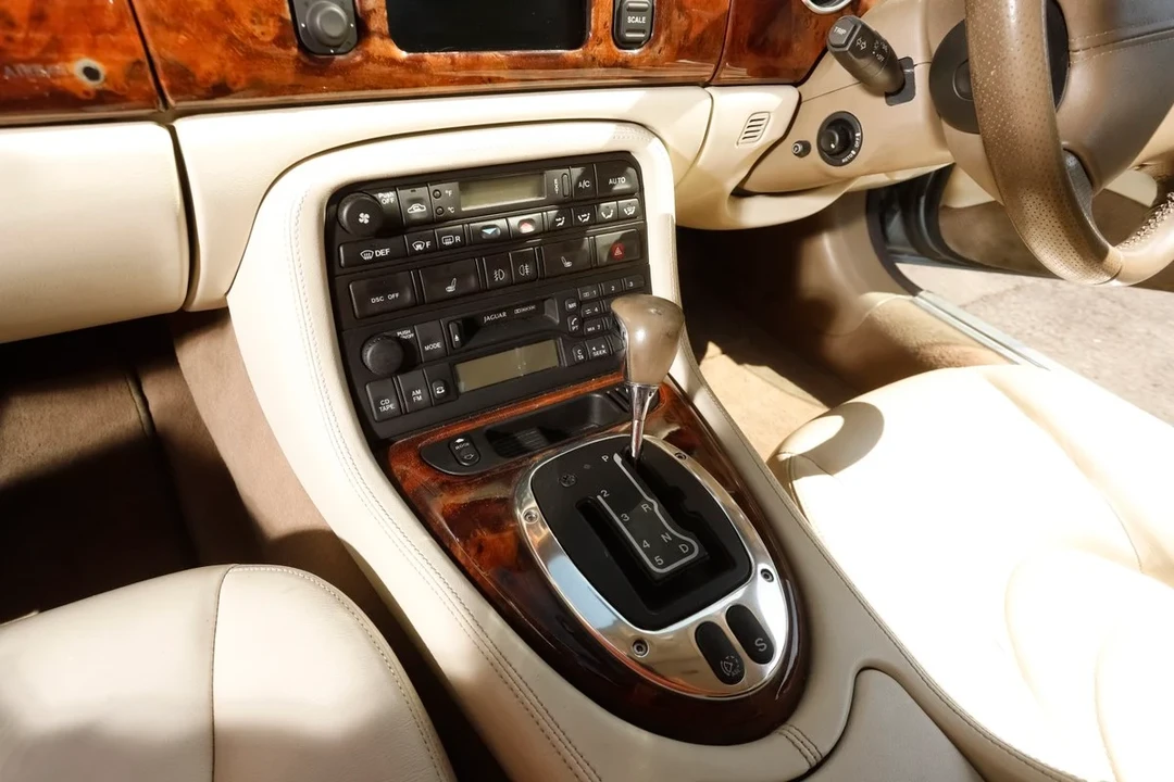 2005 Jaguar X100 XK8 - Image 28 of 30