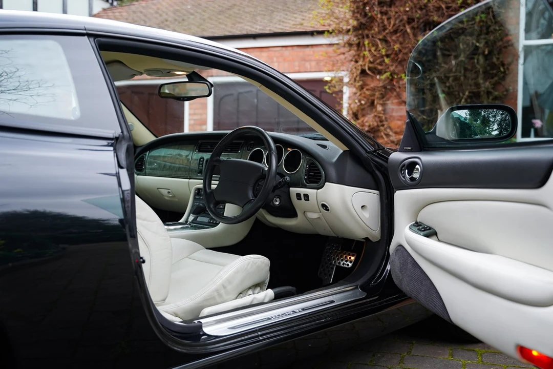 2005 Jaguar X100 XKR - Image 27 of 30
