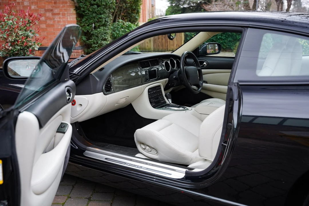 2005 Jaguar X100 XKR - Image 26 of 30