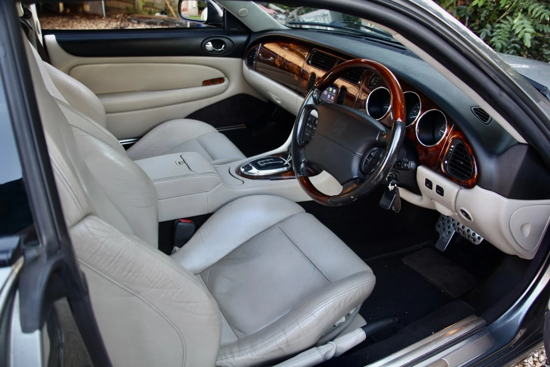 2005 Jaguar X100 XKR - Image 21 of 30