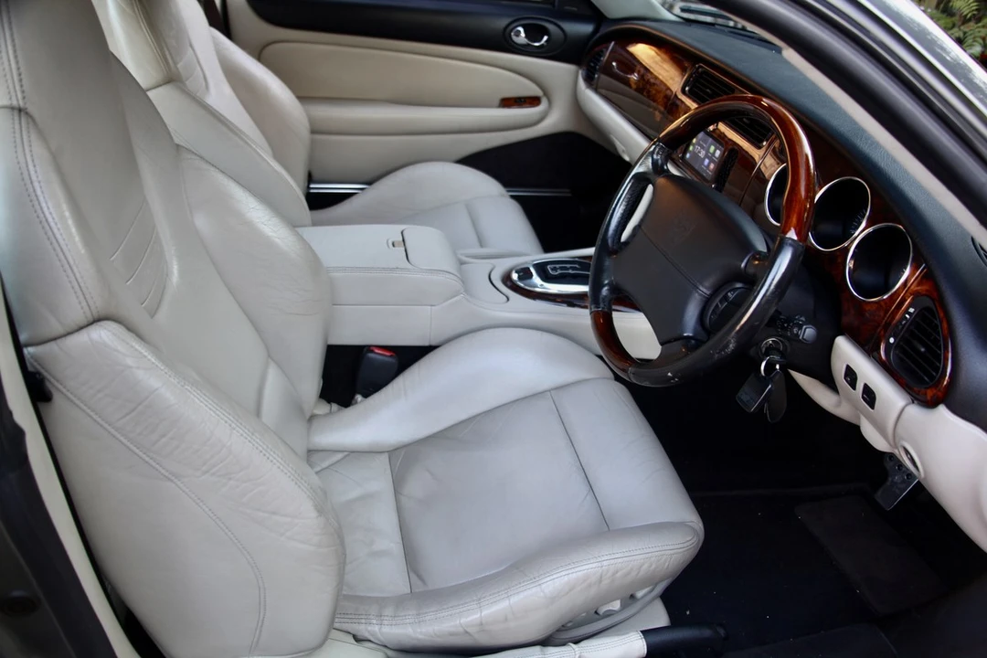 2005 Jaguar X100 XKR - Image 25 of 30