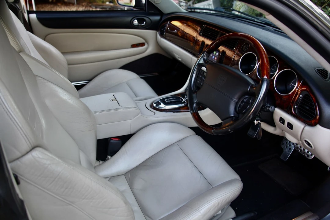 2005 Jaguar X100 XKR - Image 23 of 30