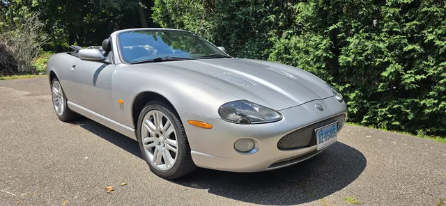 2005 Jaguar XKR Base
