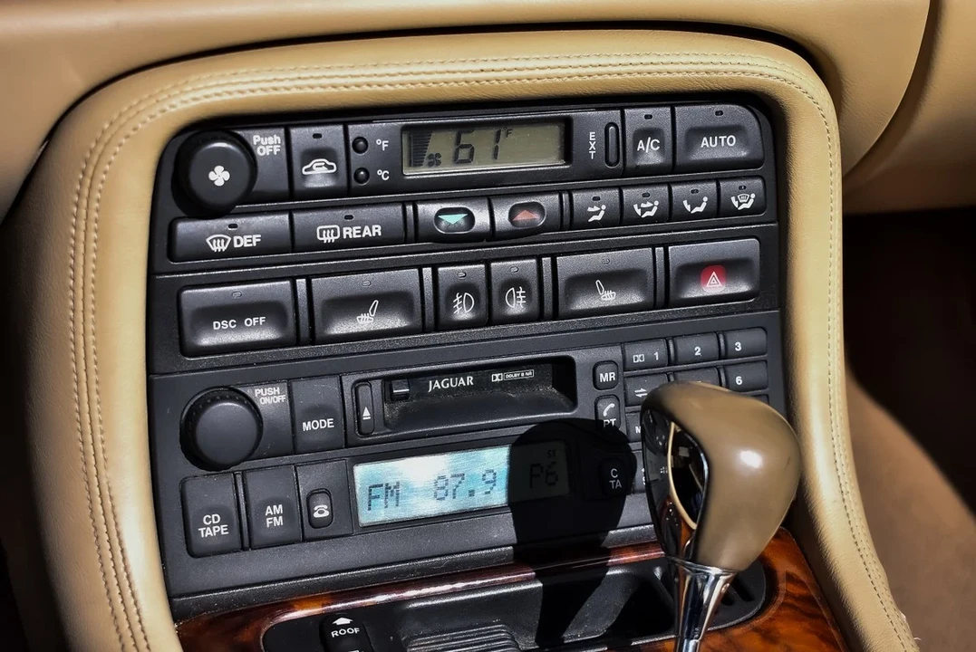 2005 Jaguar X100 XKR - Image 29 of 30