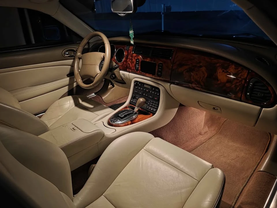 2005 Jaguar X100 XKR - Image 10 of 17