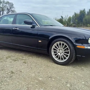 2005 Jaguar XJ8-L