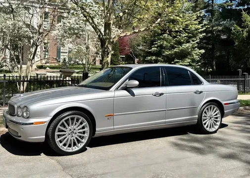 2005 Jaguar XJR