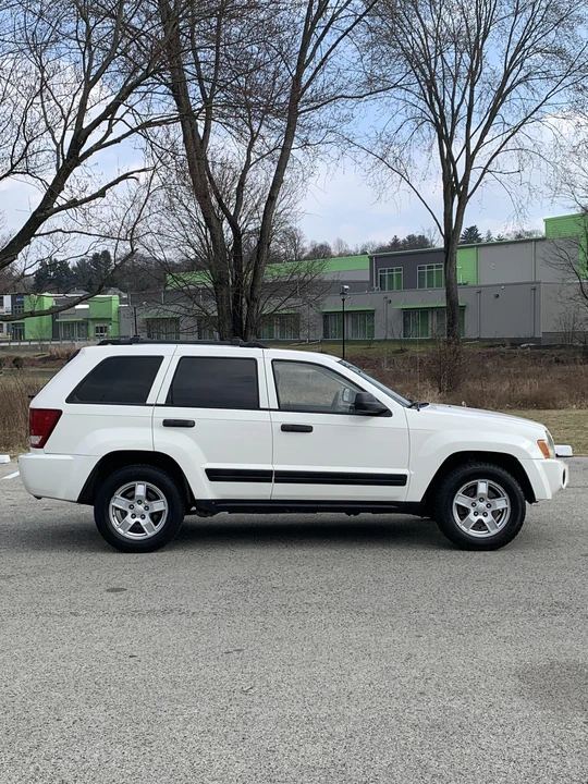 2005 Jeep WK Grand Cherokee - Image 2 of 31