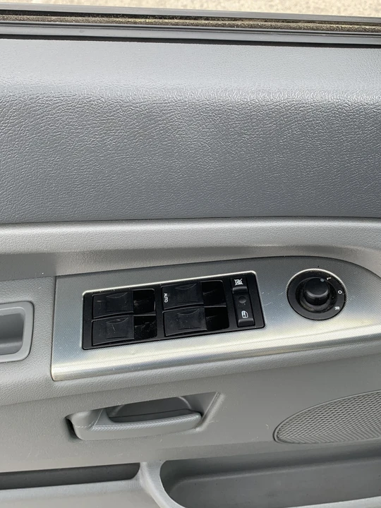 2005 Jeep Grand Cherokee - Image 15 of 31