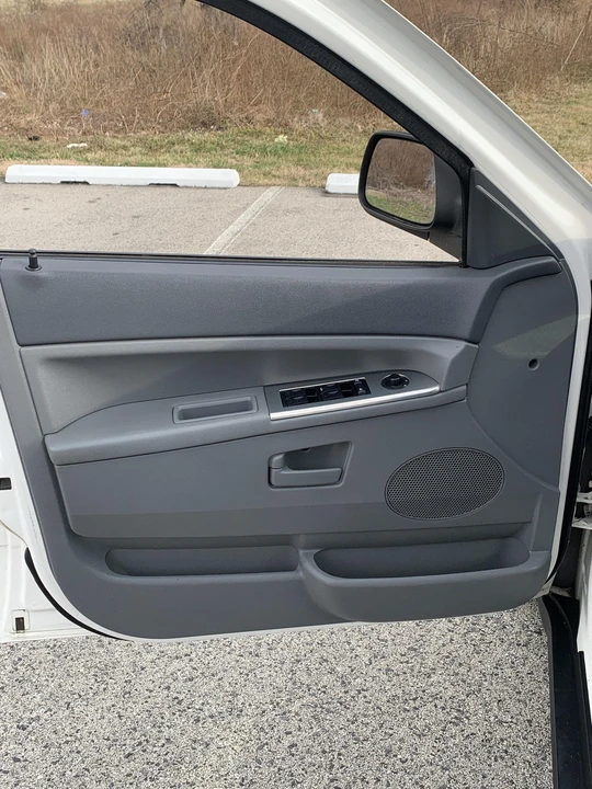 2005 Jeep Grand Cherokee - Image 14 of 31